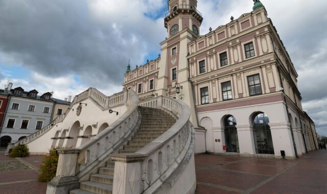 Zamość - Przewodnik Pełen Zaskakujących Odkryć